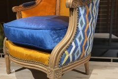33140-villenave-dornon-tapissier-decorateur-fauteuil-bergere-velours-clous-gironde3