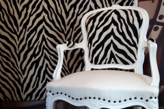 fauteuil-cabriolet-zebre-tete-de-lit-tapissier-couverture-clous-bordeaux-gironde1