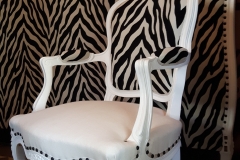 fauteuil-cabriolet-zebre-tete-de-lit-tapissier-couverture-clous-bordeaux-gironde2