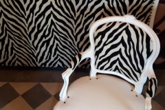 fauteuil-cabriolet-zebre-tete-de-lit-tapissier-couverture-clous-bordeaux-gironde3