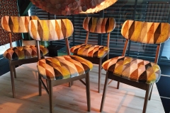 chaise-contemporaine-velours-losange-tapissier-decoration-renovation-artisanat-couverture-restauration-ameublement-gironde-bordeaux