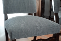 bordeaux-tapissier-decorateur-artisan-couverture-chaise-salle-à-manger-louis-XIV-tissu-ameublement-editeur-aquitaine1