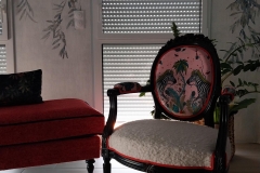 33700-Mérignac-Renovation-papierpeint-panoramique-feuillage-méridienne-fauteuil-médaillon-LouisXVI-coussin-decoration-creation-abat-jour-Bordeaux-Gironde3