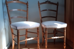 chaise-ancienne-restaure-tapissier-decorateur-couverture-tissu-editeur-galon-clous-bordeaux-gironde3