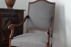 bordeaux-fauteuil-louis-XIV-recouverture-artisan-tapissier-decorateur-tissu-ameublement-editeur-aquitaine