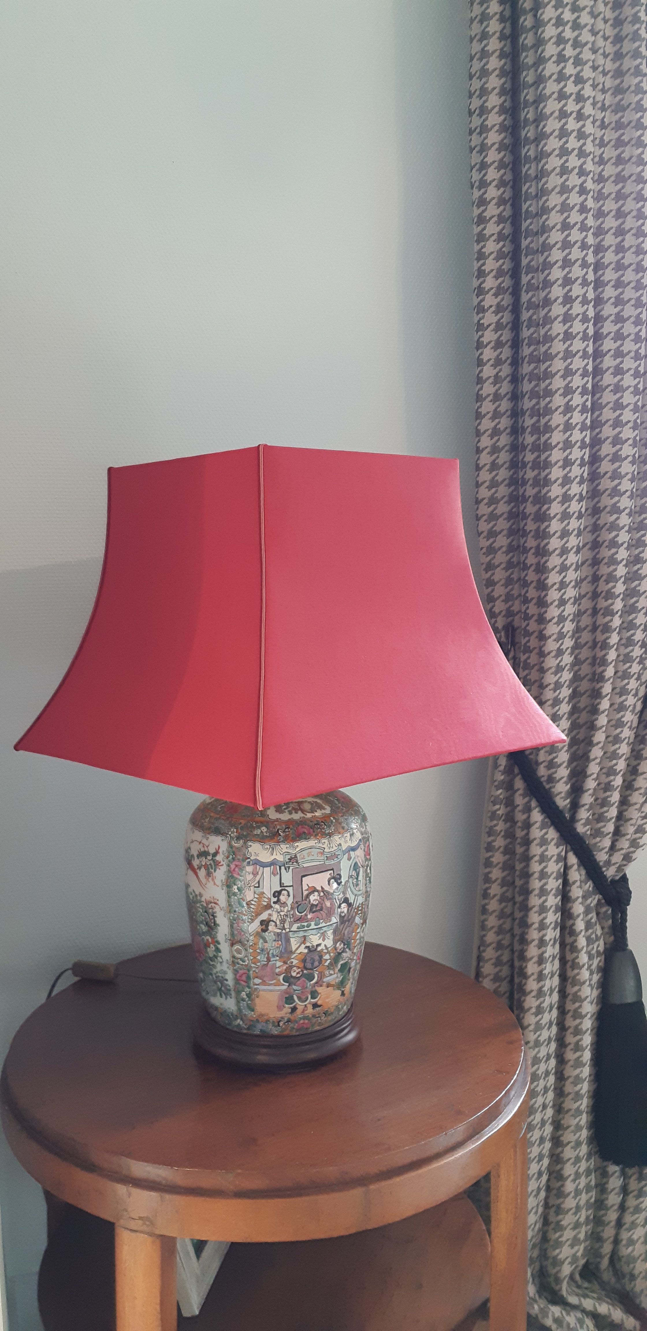 lampe pied de vigne avec un abat-jour rouge - atelier Nantes