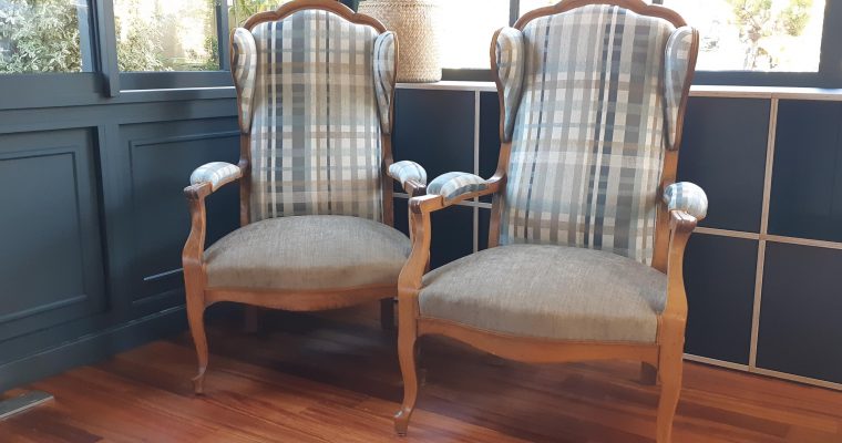 Rénovation Fauteuils Voltaire à oreilles – Tissu à rayures