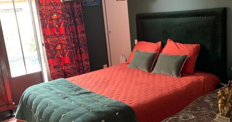 Décoration Chambre – Tête de lit et Rideaux sur mesure