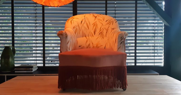 FAUTEUIL CRAPAUD RELOOKING – CASTRE SUR GIRONDE – VELOURS VEGETAL