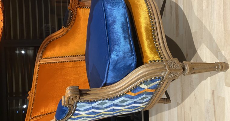 Bergère de style Louis XVI – Velours uni – Velours à motifs géométriques